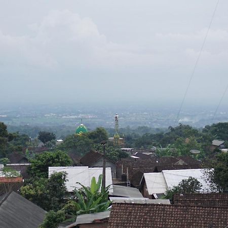 Spot On 93943 Sakinah Homestay Bromo Syariah Near Rest Area Wringinanom Malang Exterior photo